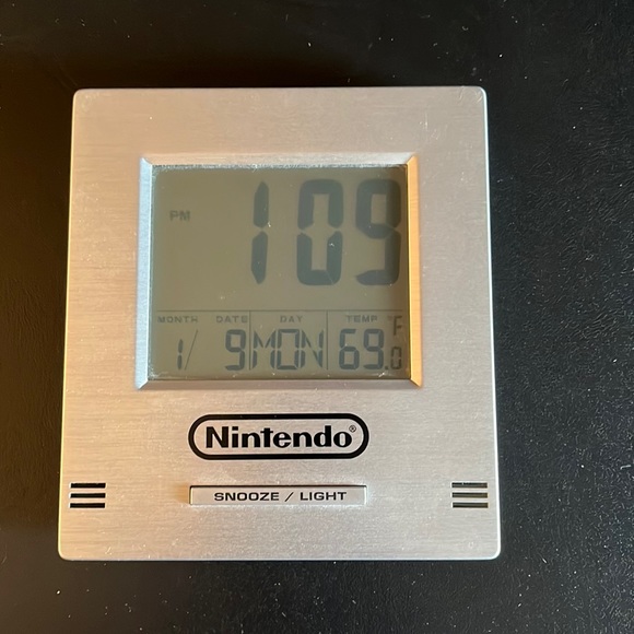 Nintendo desk clock! Works perfectly with batteries. - Picture 1 of 2